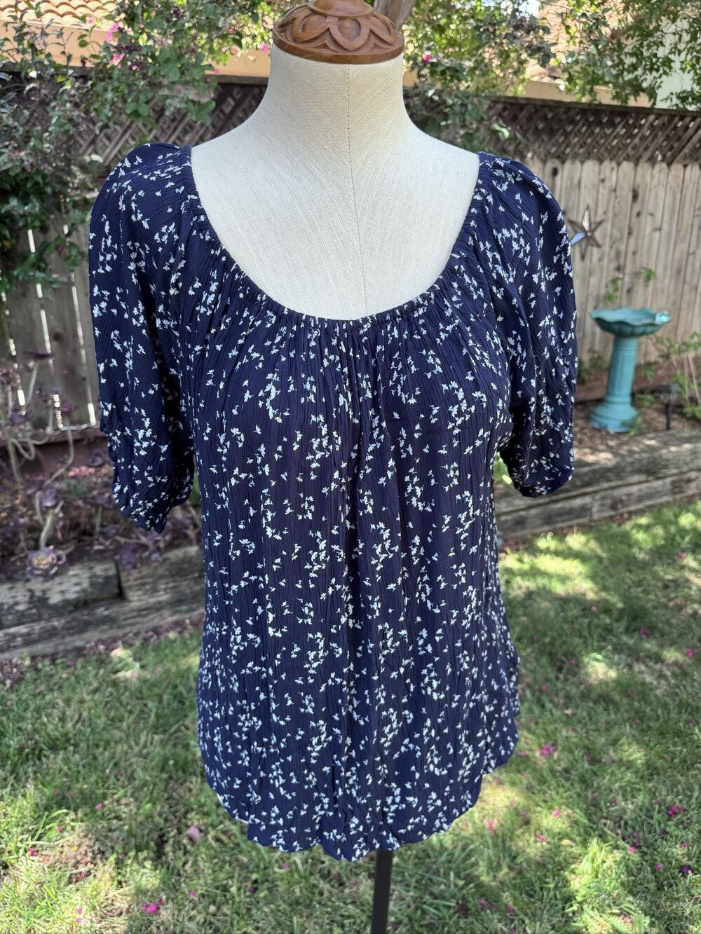 GAP Floral Short Sleeve Blouse Women's M Navy White Puff Rayon Scoop Neck Top